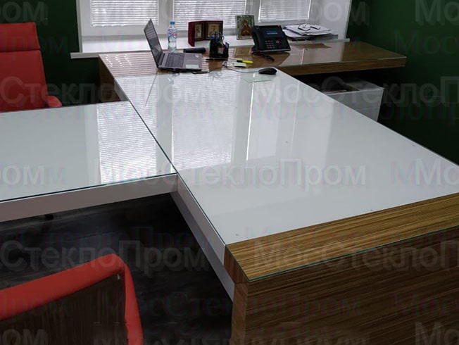 белое стекло на стол